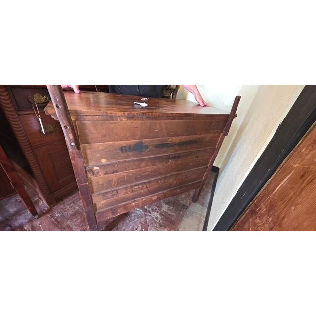 Early 20th Century Oak Dresser With Pivoting Mirror For Sale In Orlando - Image 6 of 7