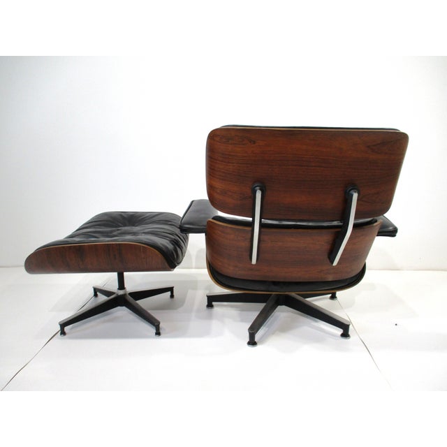 Mid-Century Modern Early Eames Rosewood 670 Lounge Chair and Ottoman for Herman Miller (A) For Sale - Image 3 of 12