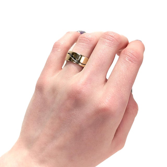 Paul Lobel Vintage Mid-Century Modernist Paul Lobel Mixed Metal Gold/Silver Cigar Band Ring For Sale - Image 4 of 10