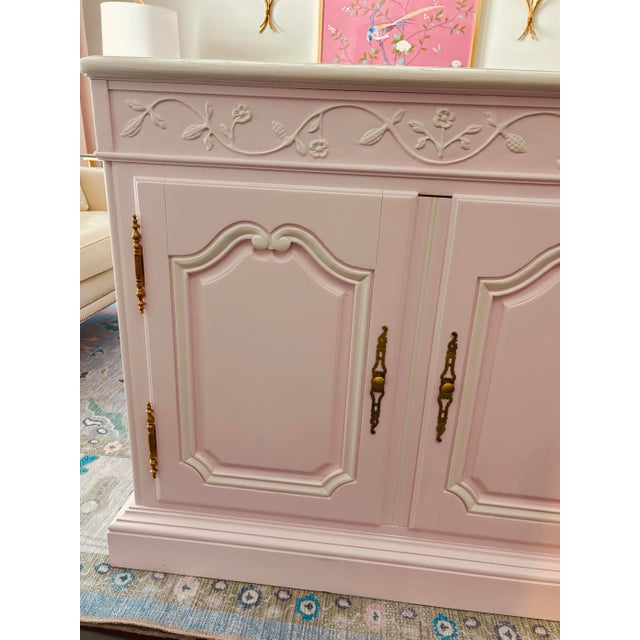 Baker Furniture Company Pink French Provincial Style Sideboard Credenza by Baker Furniture For Sale - Image 4 of 8