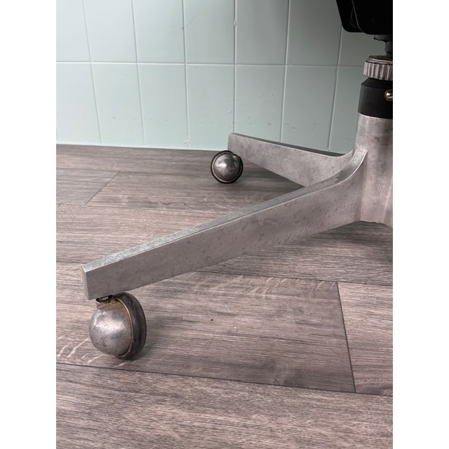 1970s Vintage Italian Office Armchair in Leather and Steel, 1970s For Sale - Image 5 of 18