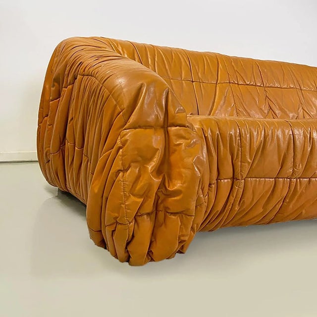 Italian Modern Caramel Leather Piumino Sofa attributed to De Pas, Durbino & Lomazzi, 1970s For Sale - Image 13 of 16