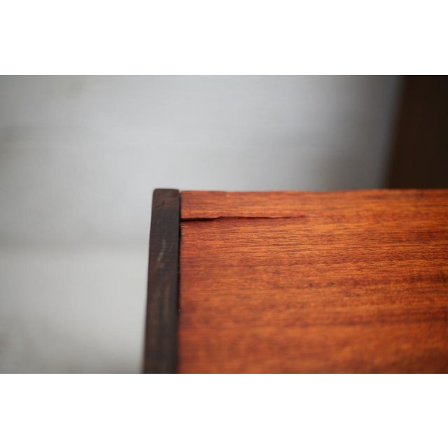 Set of 6 reversible bedside tables, 3 positions. Circa 1950 Solid and stable. Traces (rounds), shocks, chips, but...