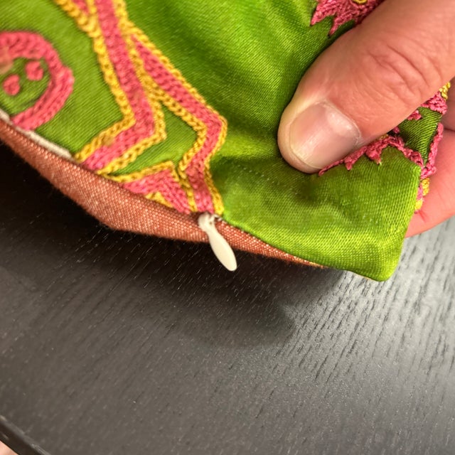 Silk Hand Embroidered Suzani and Ikat Hand Dyed Pillow With New Insert For Sale In Miami - Image 6 of 10
