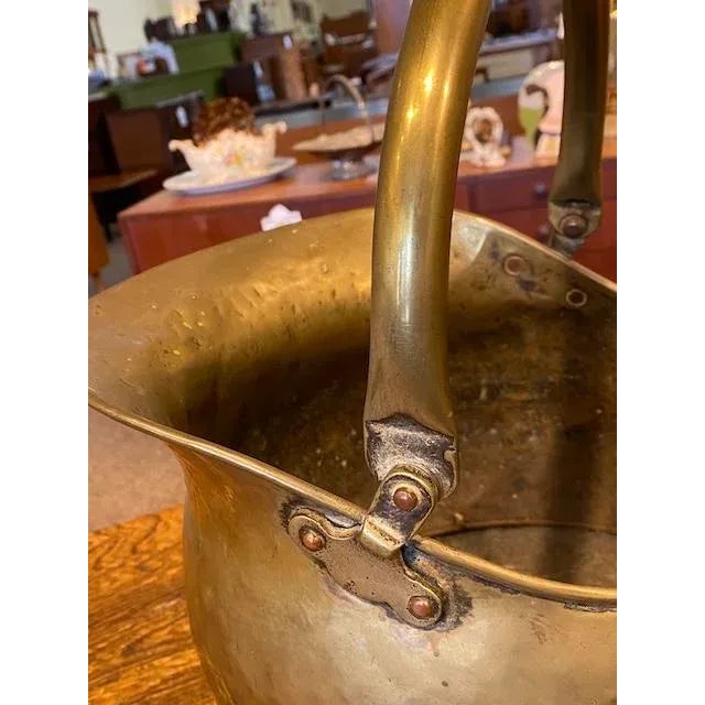 1900 - 1909 Antique Hammered Brass & Copper Coal Scuttle / Bucket C.1900 For Sale - Image 5 of 5