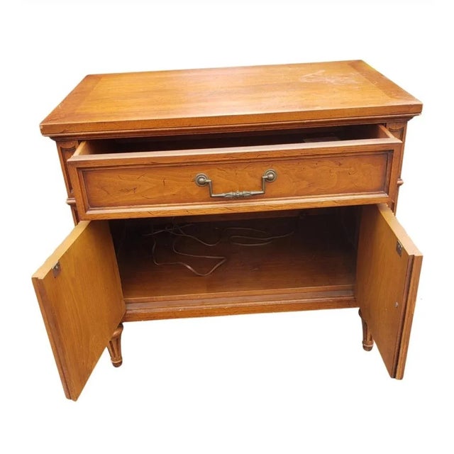 Mid-Century Henredon Custom Folio One Walnut Nightstands Bedside Tables , a Pair For Sale - Image 9 of 12