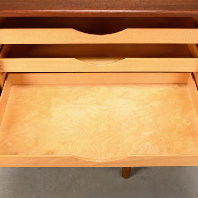 Vintage Model 160 Sideboard in Teak and Oak by Børge Mogensen for Søborg Møbelfabrik, 1960s For Sale - Image 12 of 18