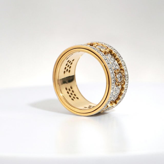 18k Yellow Gold Rotating Gear Ring With 1.6ct Gh VVS Diamonds, New, Size 6.5 For Sale In New York - Image 6 of 6