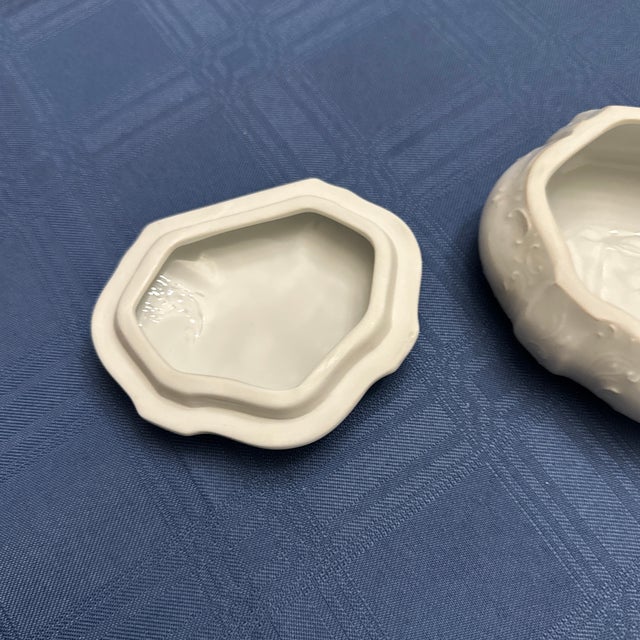 Ceramic Beautiful Vintage Limoges France Scalloped Trinket Lidded For Sale - Image 7 of 10