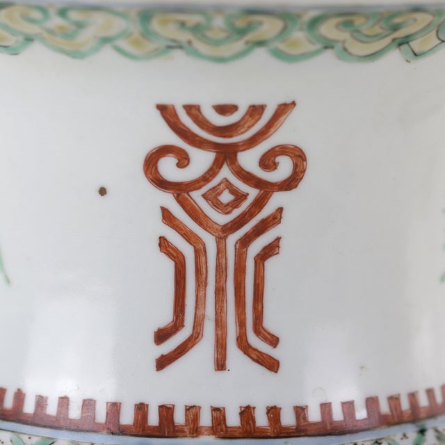 A Mid-Qing Dynasty Chinese Five-Color Vase Depicting a Group of Immortal Figures, Marked With the Kangxi Reign Mark. For Sale In New York - Image 6 of 11