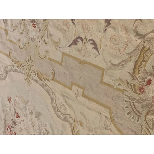 20th Century French Pink Purple White Floreal Central Medallion Aubusson Rug, 1920s For Sale - Image 9 of 17