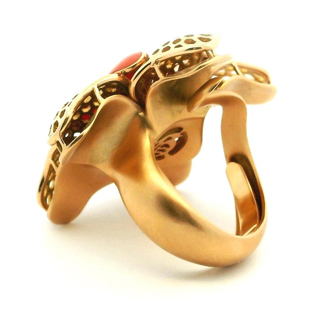 Metal 1970s Italian 18k Gold Coral & Diamond Flower Statement Ring, Size 8 For Sale - Image 7 of 14