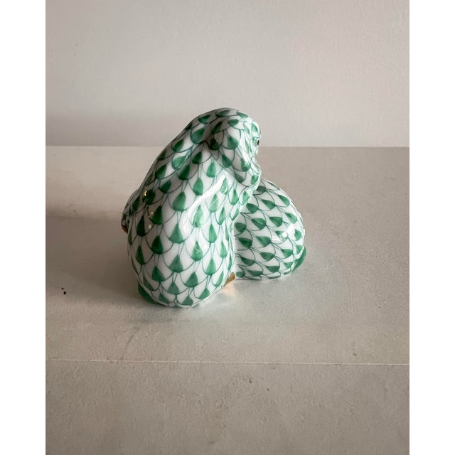 Late 20th Century Herend Hand-Painted Green Fishnet Bunny Couple Figurine, Hungary, Late 20th Century For Sale - Image 5 of 10