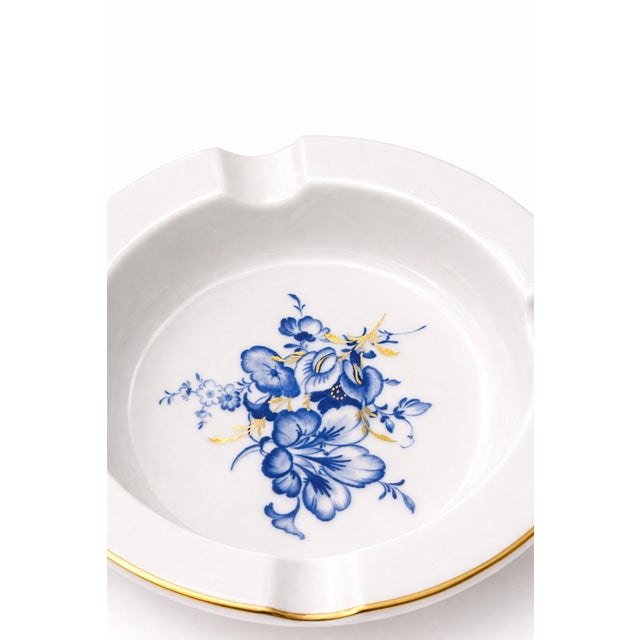 Vintage Porcelain Ashtray with Blue Floral Motif & Gold Rim from Meissen, 1970s For Sale - Image 4 of 6