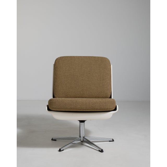 Variopur Space Age Upholstered Swivel Chair, Antique, Germany, Circa 1970 For Sale - Image 4 of 13