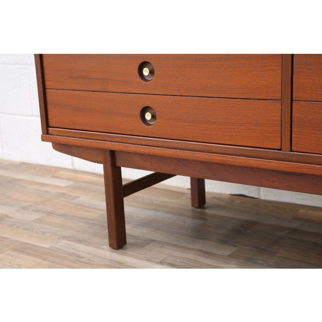 United Furniture Corporation Mid-Century Modern 6-Drawer Walnut Dresser by United Furniture | Refinished Credenza, Circa 1960s For Sale - Image 4 of 18