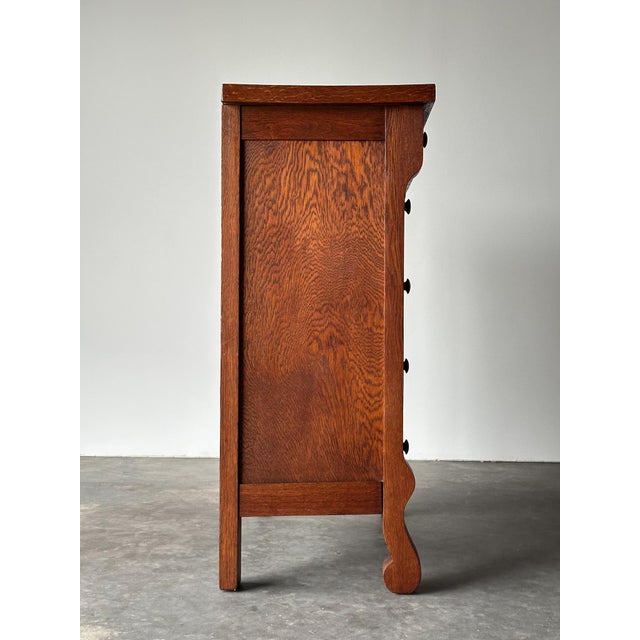 Early 20th Century Quartersawn Oak Chest of Drawers, Turn-of-the-Century For Sale - Image 12 of 18