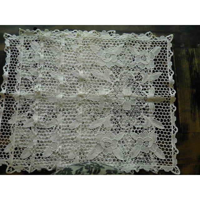 Italian Vintage Italian White Linen "Punta in Aria" Needle Lace Placemats - Set of 5 For Sale - Image 3 of 4