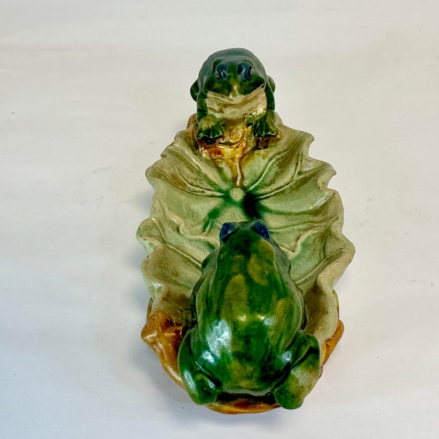 1980s Vintage Chinoiserie Coastal Majolica Catchall With Two Frogs on Lily Pads. For Sale - Image 6 of 12