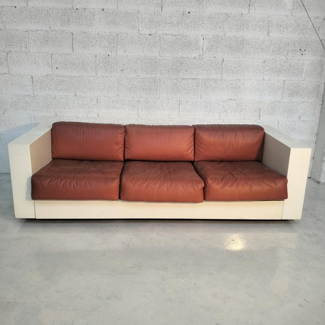 Thanks to a scholarship obtained in 1958, Lella studied Architecture at the Massachusetts Institute of Technology school...