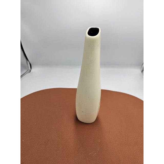 Porcelain vase Limburg Germany, vintage from the 1950s-1960, dimensions: height 23 cm, width 7.5 cm, depth 6.3 cm.