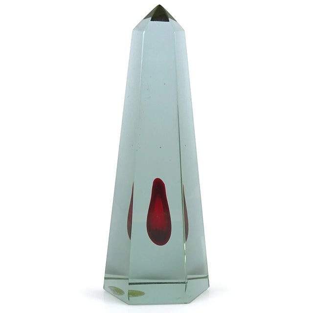 Mid-Century Modern Murano Purple Red Core Italian Art Glass Color Changing Obelisk Pyramid Vintage Paperweight Sculpture For Sale - Image 3 of 7