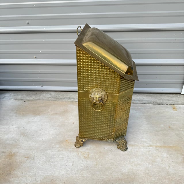 Antique Brass Coal or Kindling Scuttle With Removable Liner For Sale - Image 4 of 12