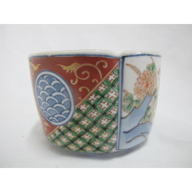 Japanese Imari porcelain small bowl or cup often referred to as a soba choko or soba noodle cup. Scalloped rim with 4...