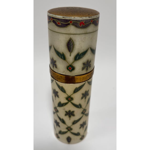 Vintage Guerlain Chant D’Arômes Refillable Atomizer Case Enameled France 1962 For Sale - Image 4 of 12