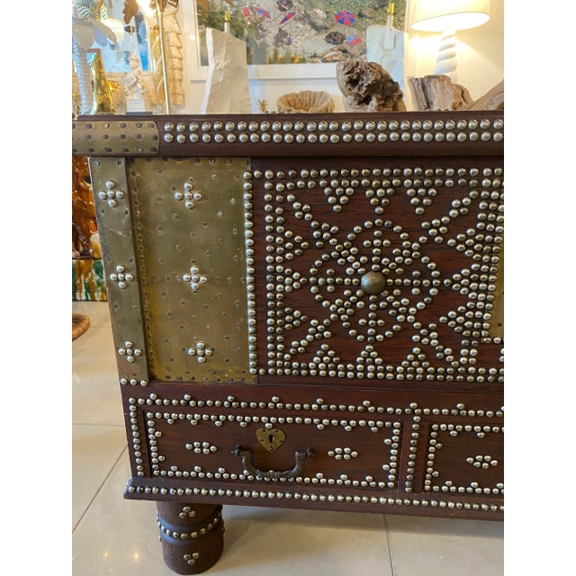 Antique Arab Zanzibar Wooden and Brass Studded Coffee Cocktail Table Trunk Chest For Sale - Image 4 of 11