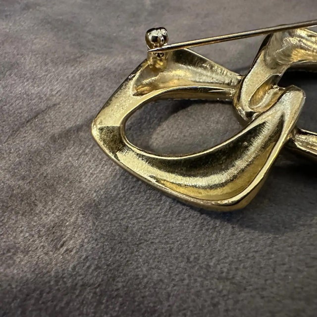 Yves Saint Laurent 1990s Elegant Costume Jewelry Brooch by Yves Saint Laurent For Sale - Image 4 of 8