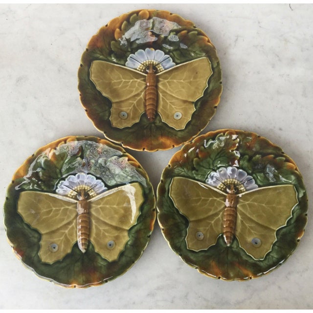Ceramic 19th Century Majolica Flowers & Butterfly Plate Wasmuel For Sale - Image 7 of 8