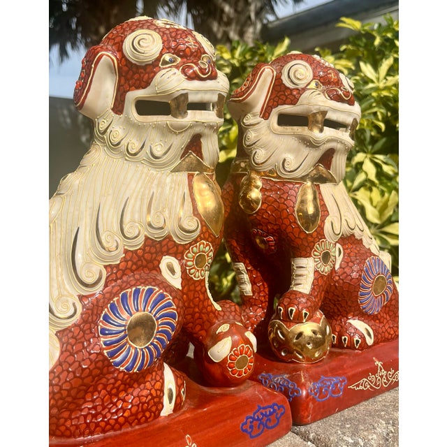 Japanese Pair of Vintage Japanese Kutani Porcelain Foo Dog Statues For Sale - Image 3 of 12