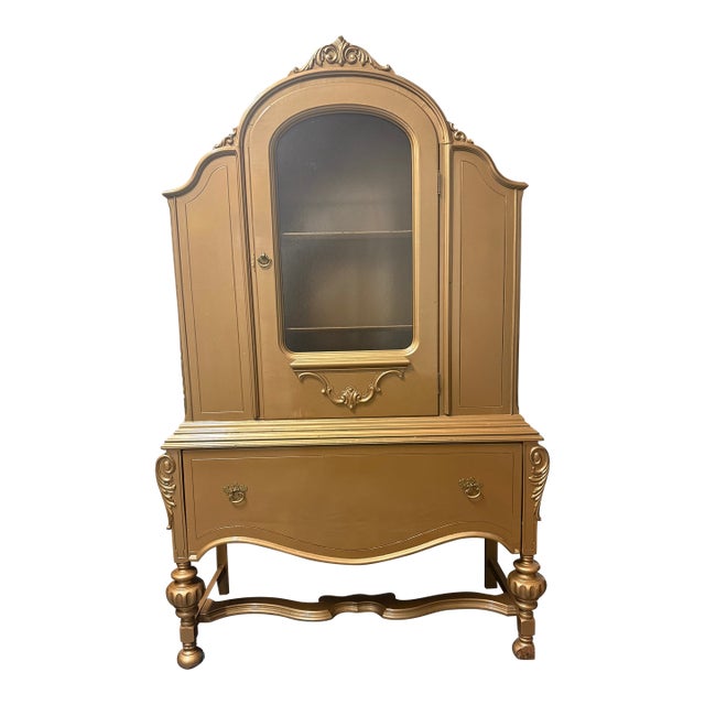 1970s French Provincial-Style Gold Arched Display Cabinet For Sale