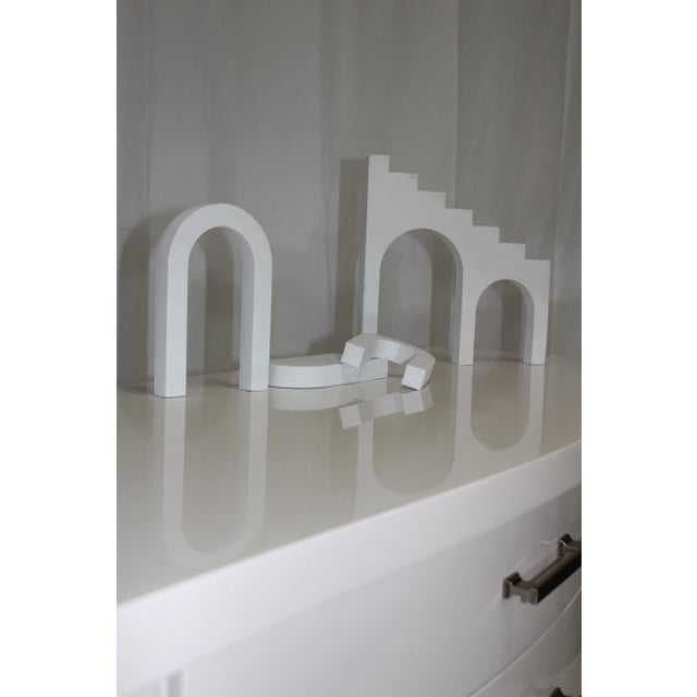 Beautiful pro refinished dresser, off-white (close to linen white) custom high gloss finish. It has brand new handles....