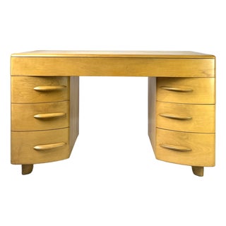 Mid-Century Modern Heywood-Wakefield Solid Birch Kneehole Desk in "Wheat" Finish For Sale