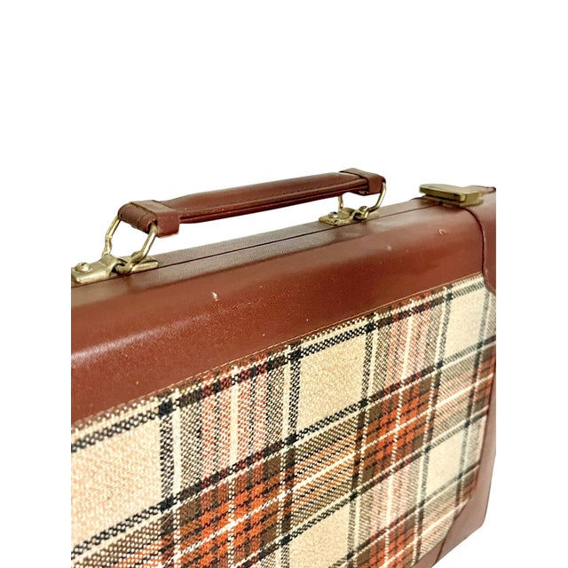 Vintage Mid-Century Tartan Backgammon Game Set in Travel Case For Sale - Image 15 of 18