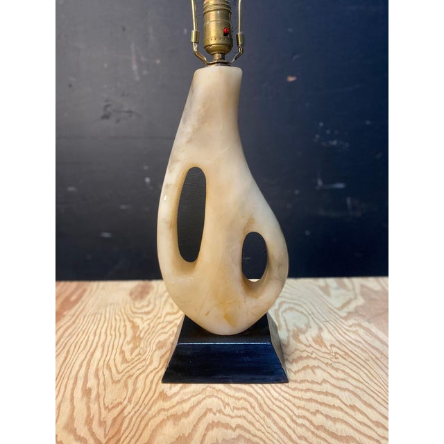 1950's Maurizio Tempestini Biomorphic Alabaster Table Lamp For Sale - Image 4 of 10