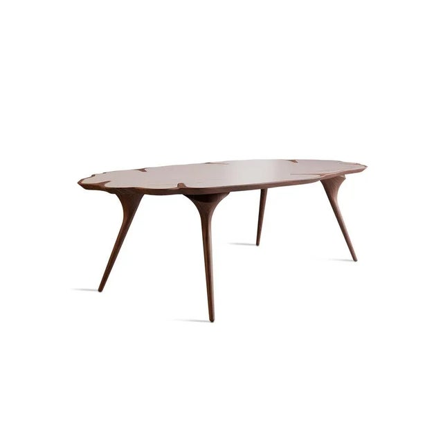 In a reconnection with the sense of community, Alma de Luce presents the Korowai Dining table. This table in solid walnut...