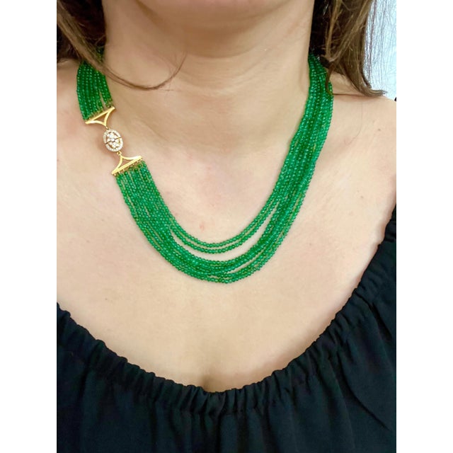 200 Carat Emerald Beads 7 Line Necklace with Diamond Clasp 18 Karat Yellow Gold For Sale - Image 17 of 18