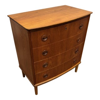 Danish Modern Teak and Oak 4 Drawer Bow Front Chest in the Manner of Kai Kristiansen, Circa 1960s For Sale