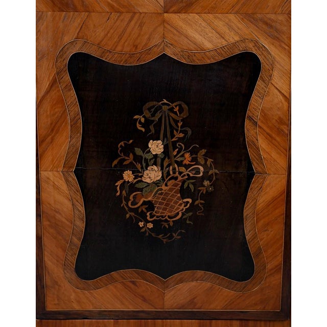 Louis XV-Louis XVI Transition Display Cabinet in Marquetry of Precious Woods, Early 19th Century For Sale - Image 13 of 18