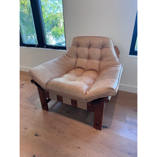 A stunning example of contemporary American design, this Lawson-Fenning Ojai Lounge Chair features a beautifully crafted...