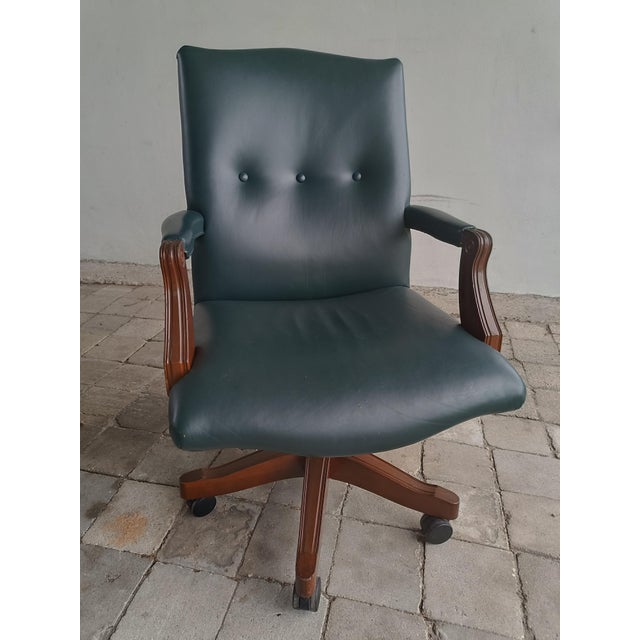 Vintage 1996 Gunlocke Executive Leather Swivel Office Chair – Sherwood Green For Sale In Orlando - Image 6 of 6