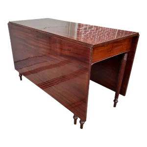 A Very Fine Antique Philadelphia Sheraton Mahogany Drop Leaf Dining Table, Circa 1820s