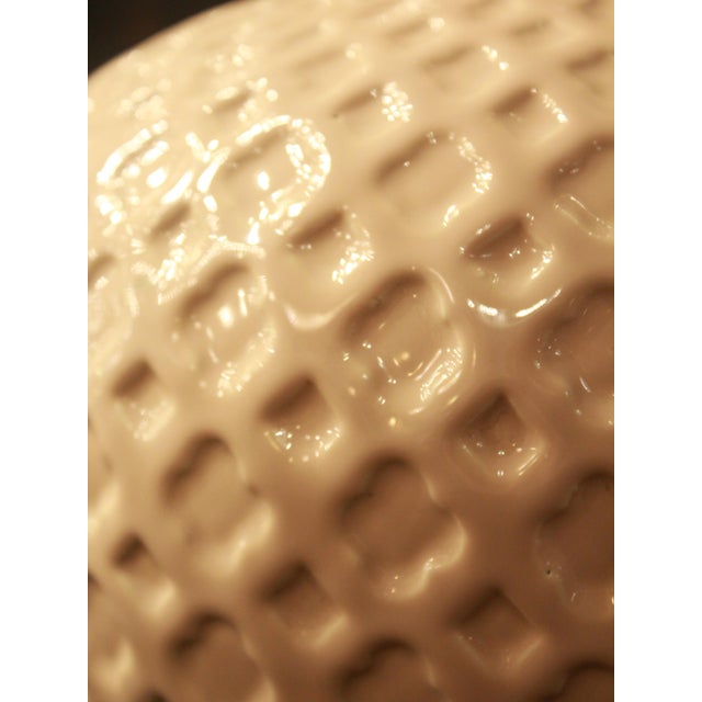 Textured Cream Manises Ceramic Table Lamps, 1980s, Set of 2 For Sale - Image 4 of 6