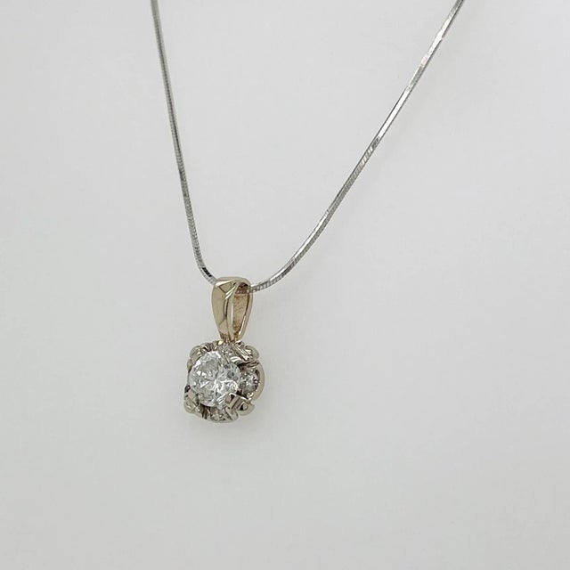 Vintage Round Brilliant Cut Diamond & 14K White Gold Pendant Necklace For Sale In Philadelphia - Image 6 of 12