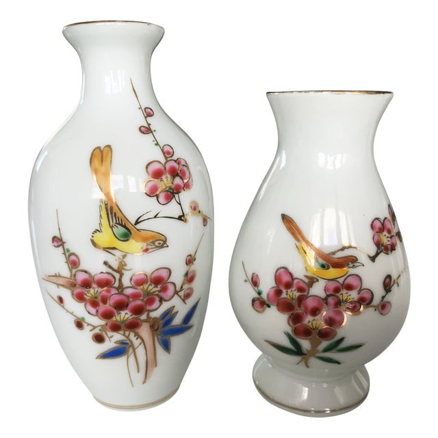 Mid-Century Chinese Porcelain Vases, Set of 2 For Sale
