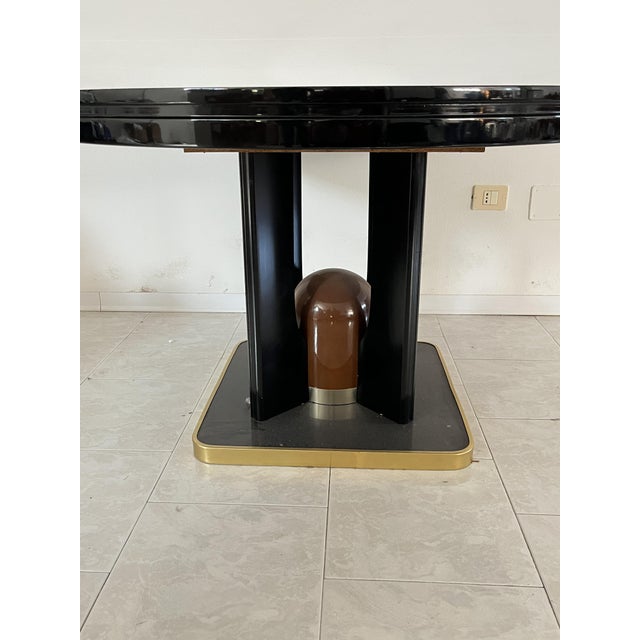 1970s Vintage Circular and Extendable Table in Walnut, 1970s For Sale - Image 5 of 11