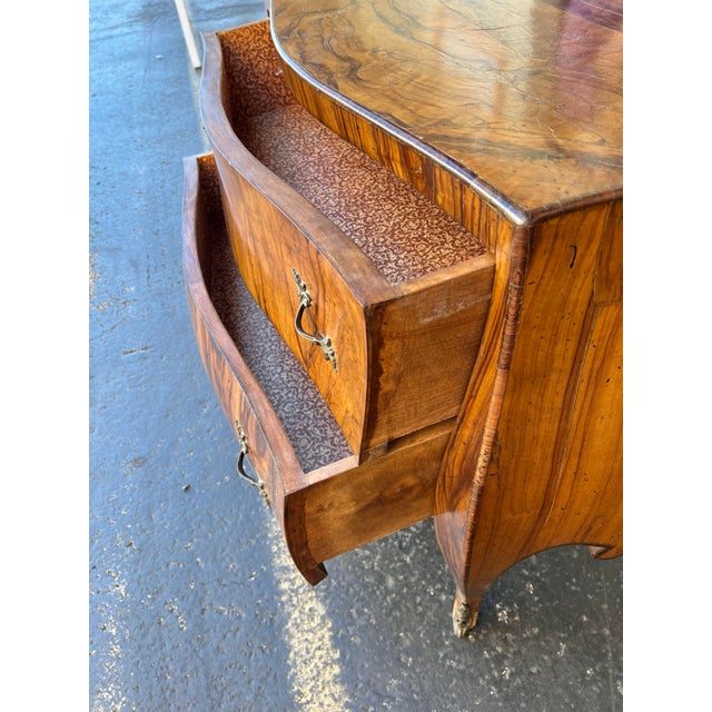 Vintage 20th Century Italian Olivewood Bombé Commode – Louis XV Style For Sale In West Palm - Image 6 of 6